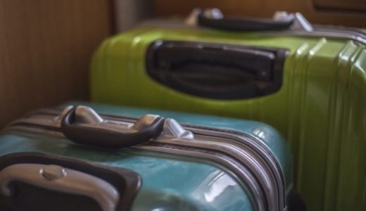 スーツケースに目印は必要？ネームタグ、シール、ハンカチ、何を付ける？